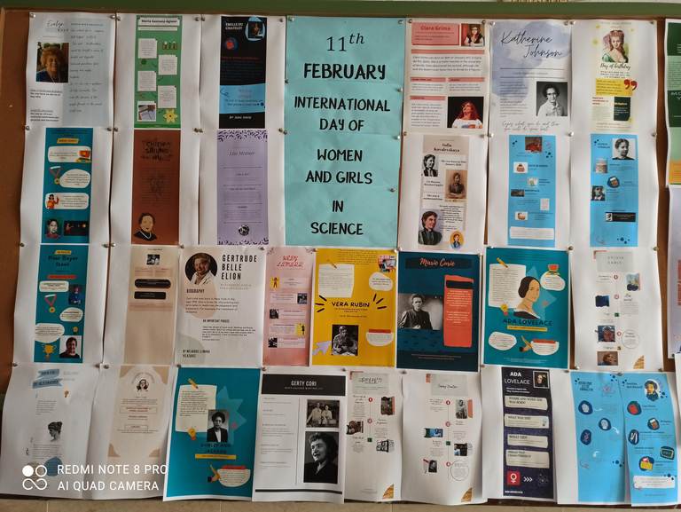 mujer y niña en la ciencia